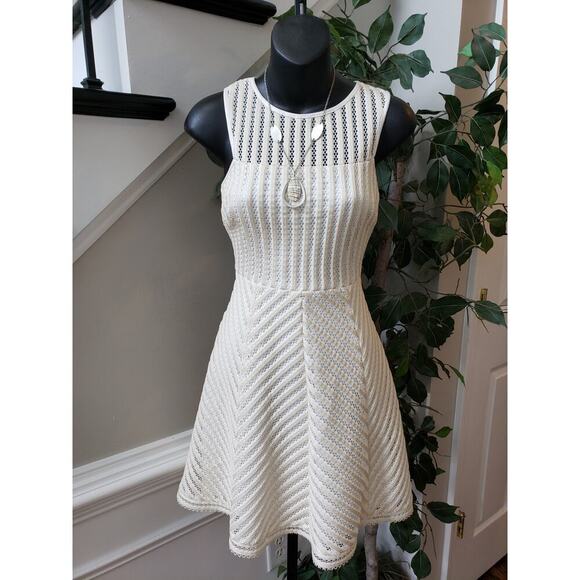 GUESS Mini Fit & Flare Dress Womens Size 0 Beige Lace Lined Sleeveless Back Zip - Picture 1 of 11